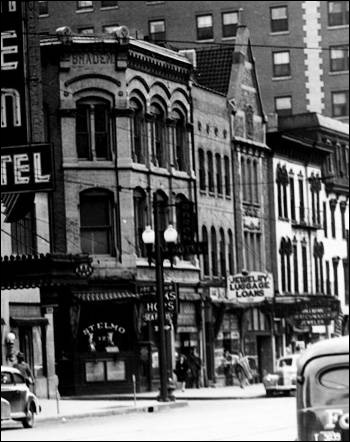 Image of St. Elmo Steak House from Bass Photo Co. Collection, Indiana Historical Society.