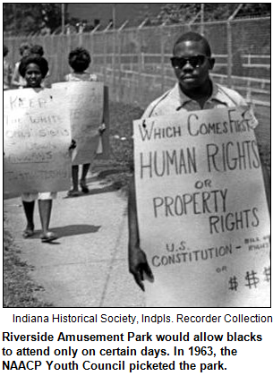 Black protesters in 1963 picket outside Riverside Amusement Park in Indianapolis. Indiana Historical Society, Indpls. Recorder Collection.